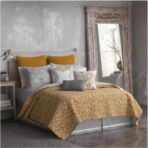 Heavy quilted coverlet, king size, reversible, lovely stitch pattern